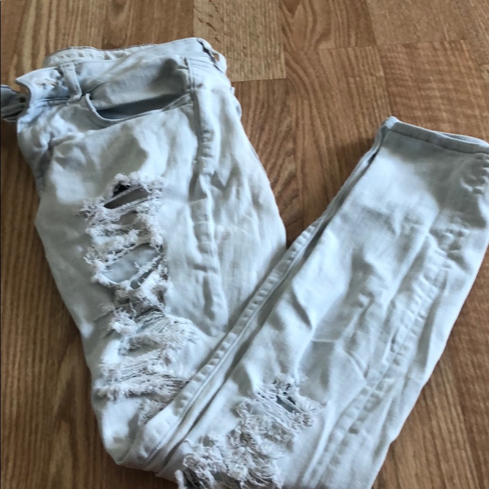 Light wash American eagle jeans. Barely worn.